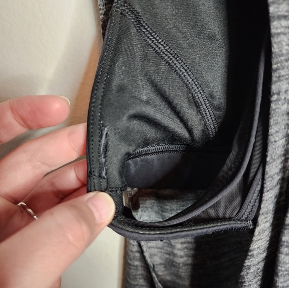 Lululemon Glide and Slide Tank with Built in Bra (NO Pads), Grey/Black, Size 6 - Picture 12 of 13